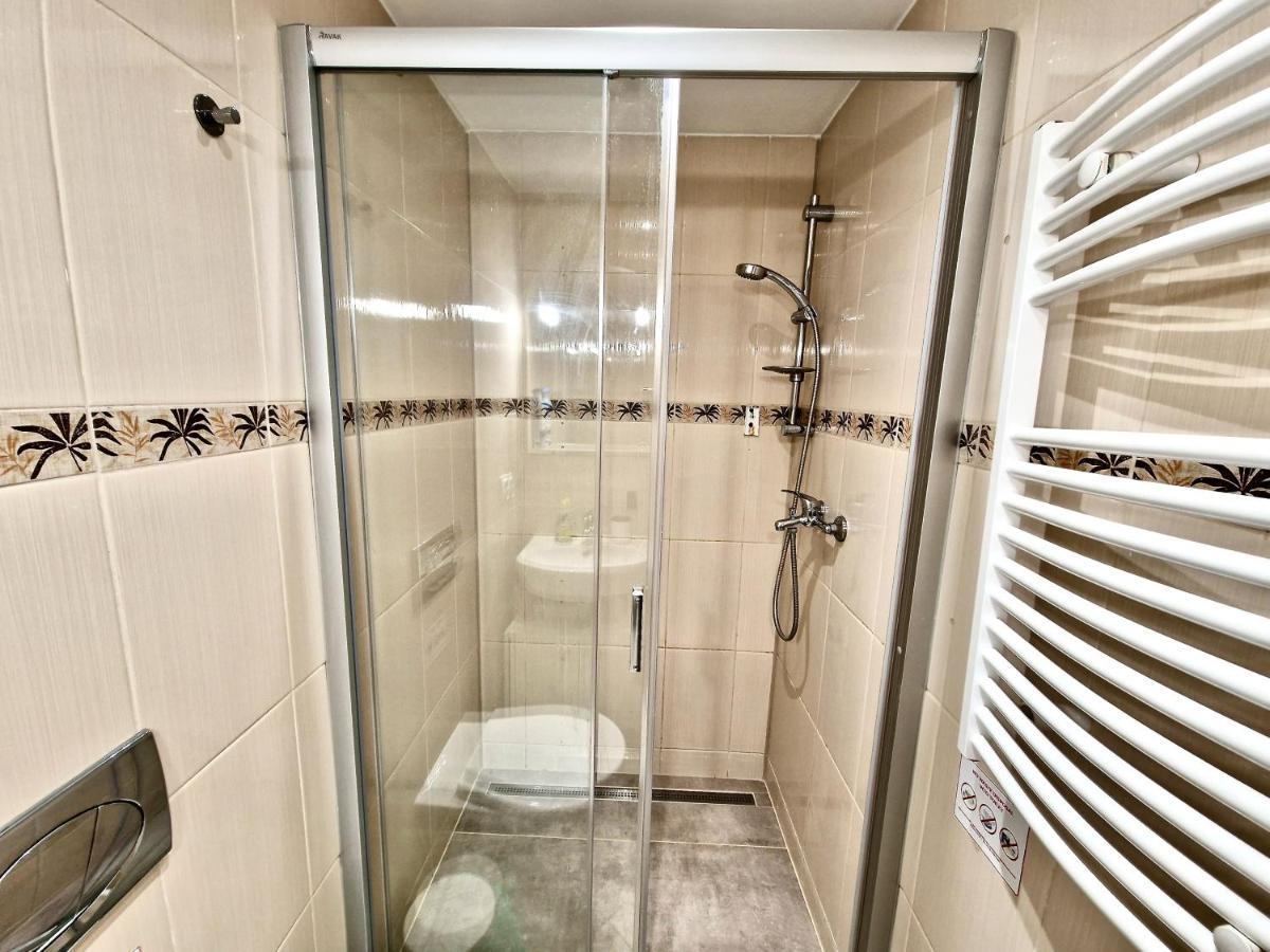 Ground Floor Apartment Praag Buitenkant foto